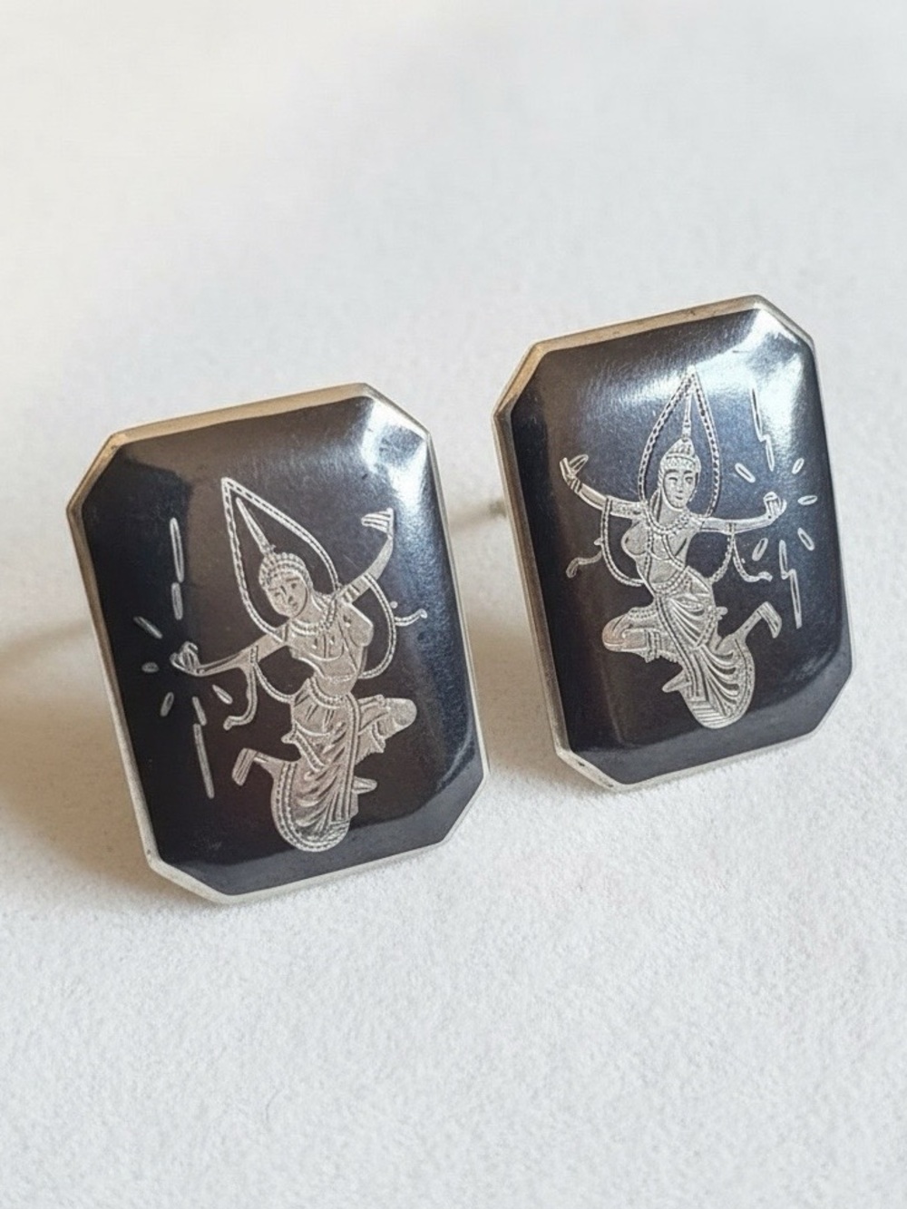 Vintage Siam Sterling Niello Clip on Earrings - Picture 2 of 4